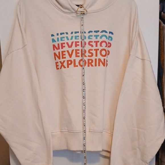 The North Face Cream Cropped Hoodie - Neverstop Exploring - Picture 6 of 8